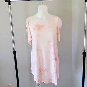Peekaboo shoulders tye-dye tunic. Size Large.